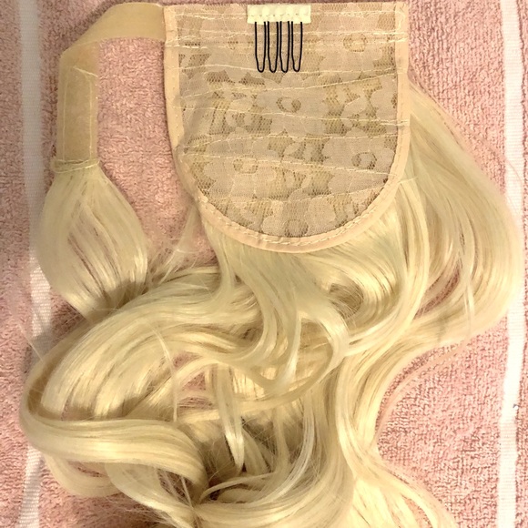 NEW! Fashion Clip-In Wrap Around Synthetic Long Pony Tail LIGHT BLONDE. - Picture 3 of 8